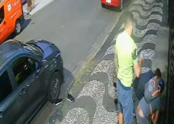 Imagens mudam investigação sobre homem em surto morto asfixiado