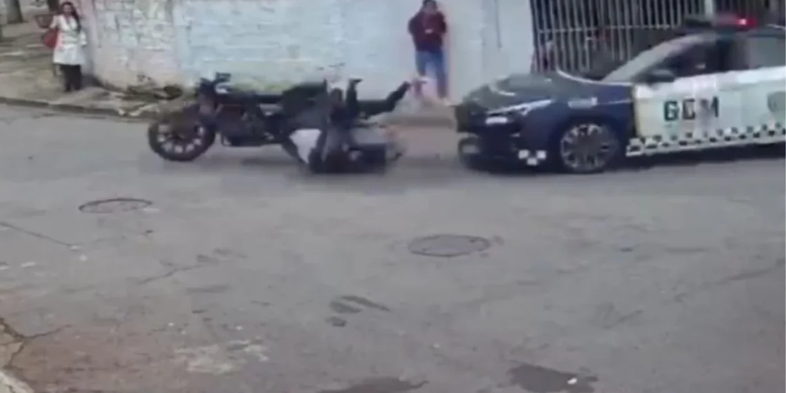 Adolescente morre atingido por viatura da GCM em perseguição a moto roubada. Veja vídeo
