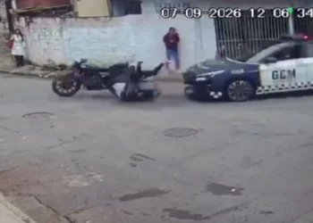 Adolescente morre atingido por viatura da GCM em perseguição a moto roubada. Veja vídeo