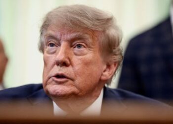 Senadores dos EUA alertam governo Trump contra interferência no Brasil