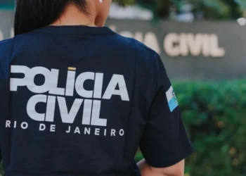 Mulher processa Gerson em R$ 300 mil e pede bloqueio de salário do jogador