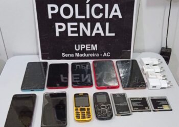 Polícia Penal apreende vários aparelhos celulares arremessados para dentro do Presídio de Sena Madureira