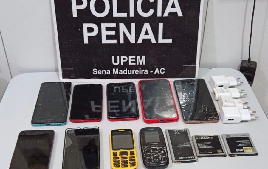 Polícia Penal apreende vários aparelhos celulares arremessados para dentro do Presídio de Sena Madureira