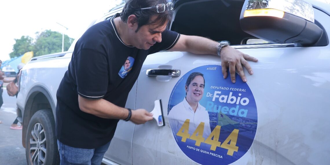 Adesivaço de Fábio Rueda reúne centenas de veículos e demonstra força política em Rio Branco