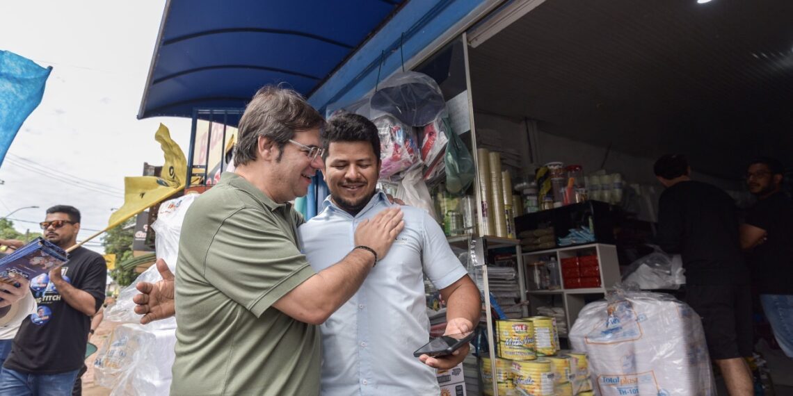 Fábio Rueda intensifica corpo a corpo no Manoel Julião com foco na escuta direta da comunidade