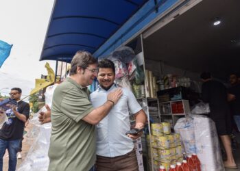 Fábio Rueda intensifica corpo a corpo no Manoel Julião com foco na escuta direta da comunidade