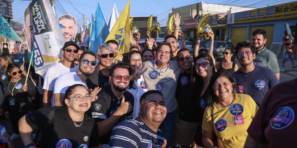 Fábio Rueda mobiliza apoiadores em caminhada pelo Calafate, em Rio Branco