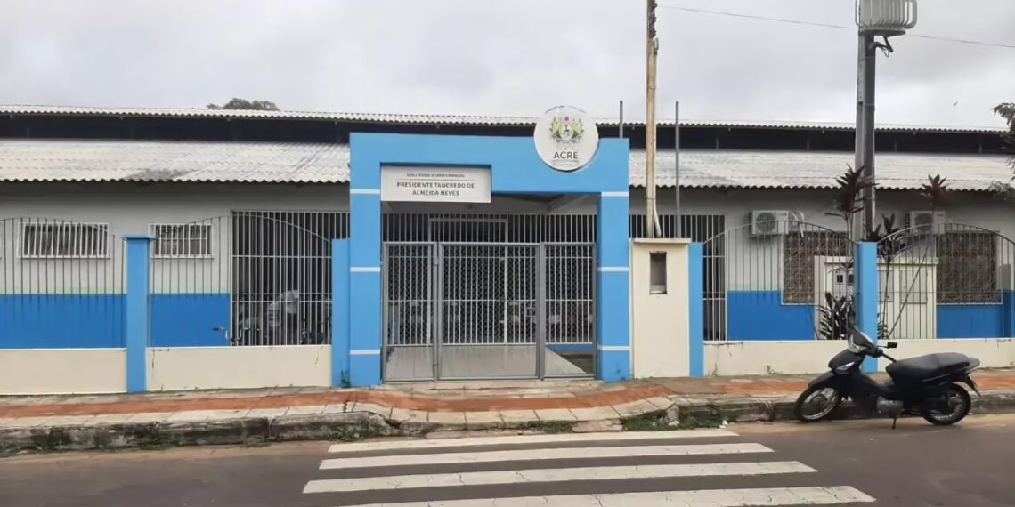 Adolescente é apreendido após furtar iPhone de colega dentro de escola em Cruzeiro do Sul