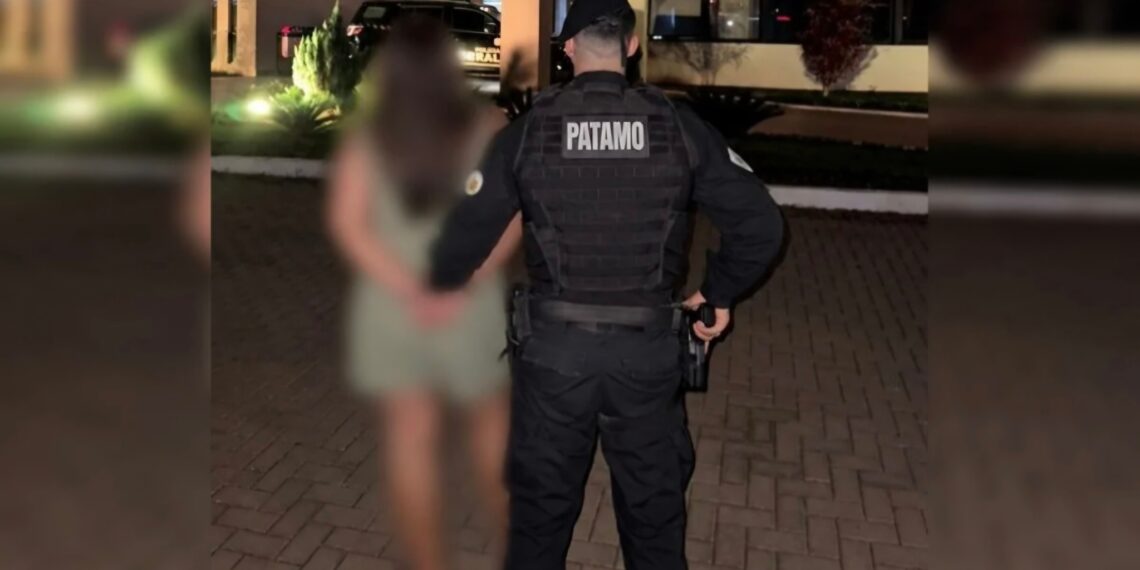 Mulher suspeita de recrutar e traficar pessoas é presa