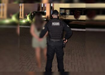 Mulher suspeita de recrutar e traficar pessoas é presa