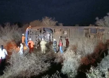 Acidente com ônibus deixa ao menos 8 mortos e 12 feridos