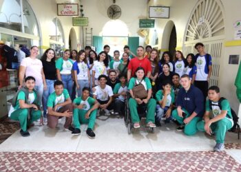 Alunos da Escola Ester Maia visitam pontos turísticos e culturais de Rio Branco