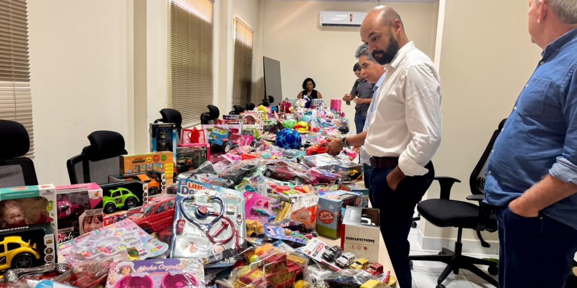 Assistência social estadual recebe 500 brinquedos da Segov arrecadados na 1ª Corrida da Amazônia