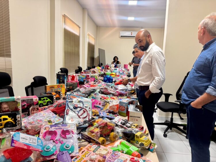 Assistência social estadual recebe 500 brinquedos da Segov arrecadados na 1ª Corrida da Amazônia