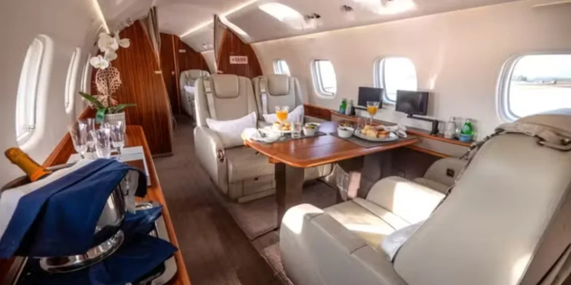 Veja fotos do avião ligado a Vorcaro que foi usado por Flávio e Moraes