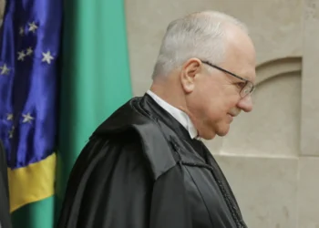 Ex-ministros, economistas e empresários assinam carta em apoio a Fachin