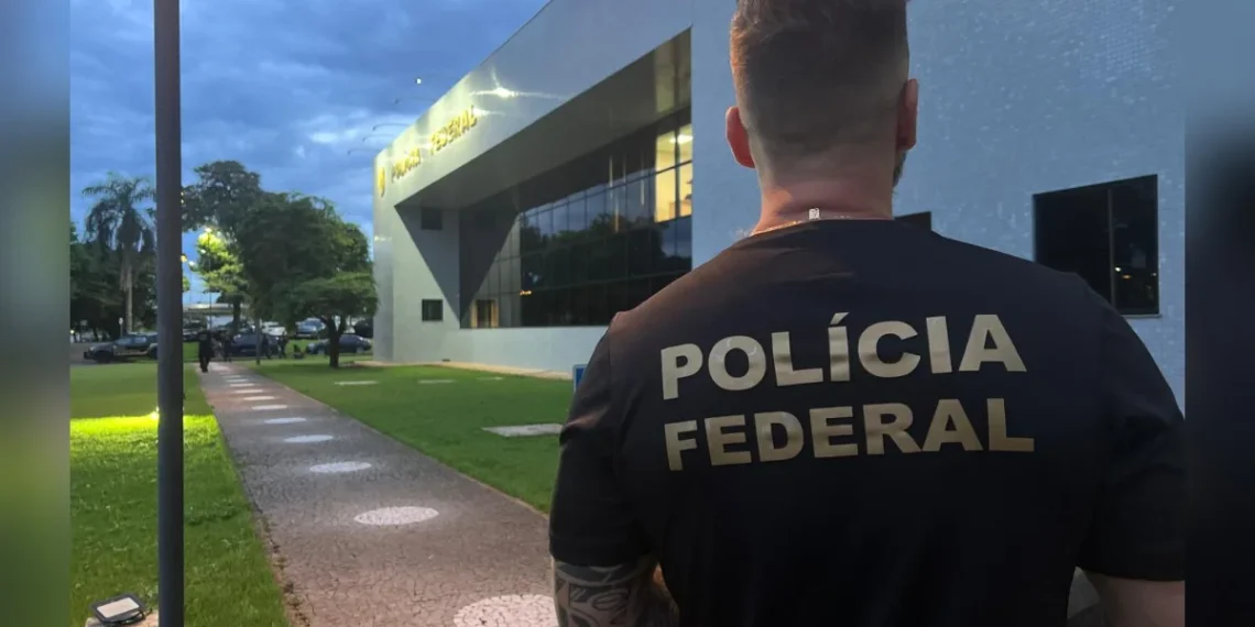 PF resgata homem de 74 anos que trabalhava de graça e vivia com animais