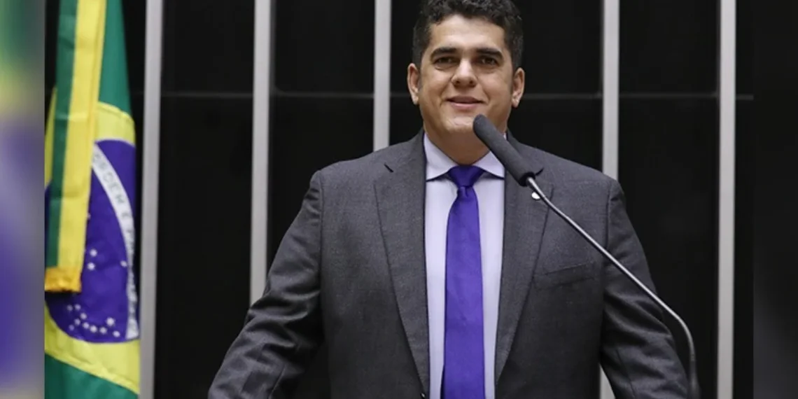 Corrupção: PF acha celular no esgoto e R$ 87 mil em buscas contra deputado