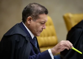 Kassio diz que revisão criminal de Bolsonaro será após eleição em plenário