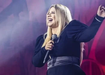 Marília Mendonça evitou músicas próprias para fugir de fofocas, diz livro