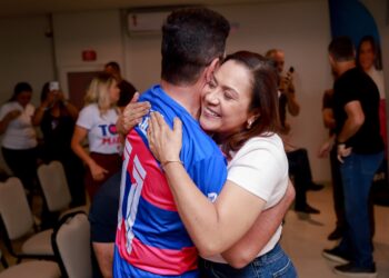 Gladson Cameli retorna a Rio Branco e participa de reunião de Mailza com parlamentares eleitos