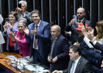Fim da escala 6×1: Senado aprova redução gradual da jornada de trabalho