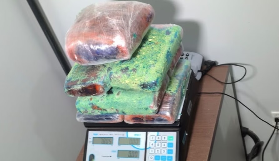 Droga escondida em sacos de farinha é apreendida durante fiscalização no Acre