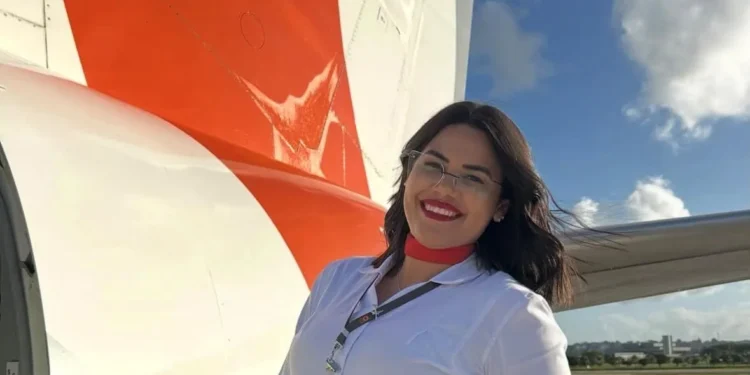 Da infância humilde à aviação: acreana retorna a Rio Branco como comissária da Gol