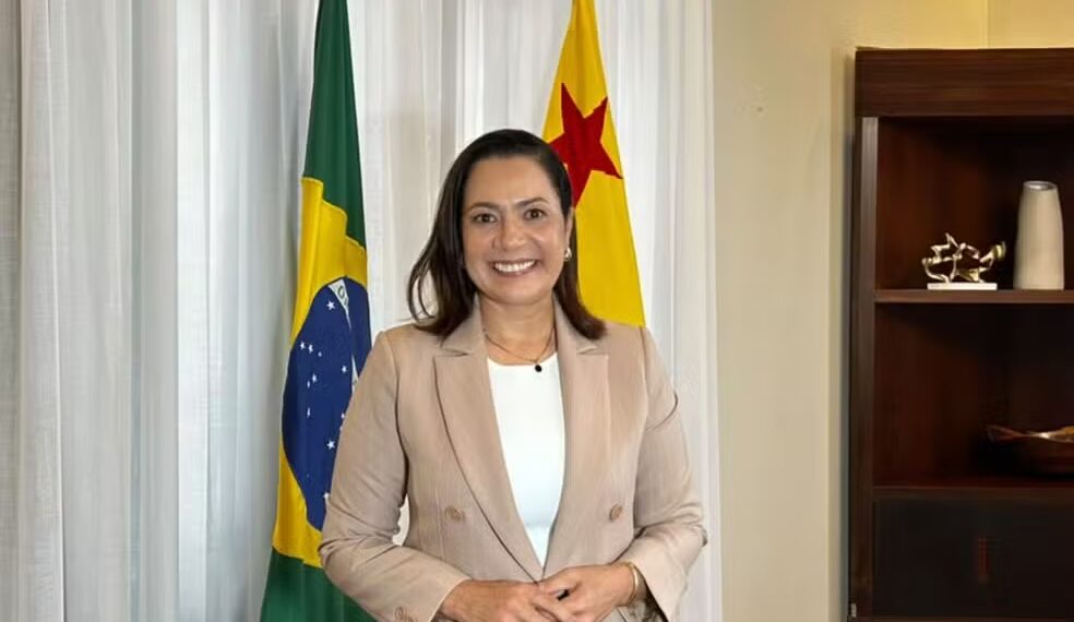 Mailza homenageia servidores e destaca reajuste salarial de 20,32%
