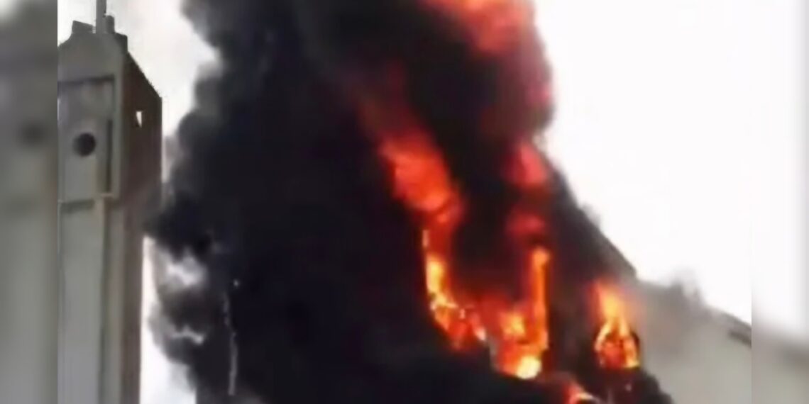Incêndio destrói Igreja Matriz de Treze de Maio, em Santa Catarina. Veja vídeo