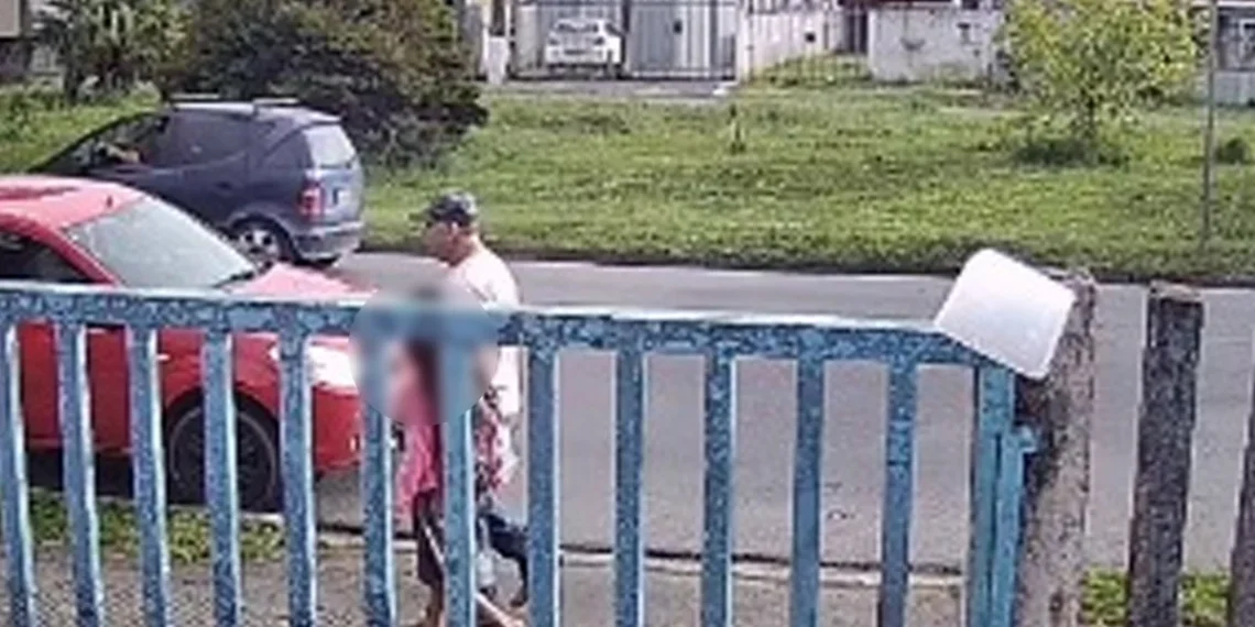 Menina de 9 anos é salva de estupro após fazer sinal universal de socorro. Veja vídeo