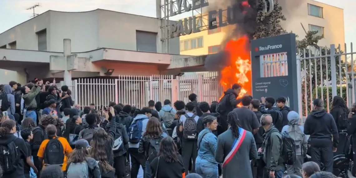 Protestos estudantis na França deixam 40 diretores feridos