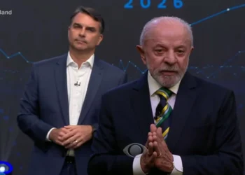 Ao TSE, Lula diz que abre sigilos dele e da família se Flávio também abrir