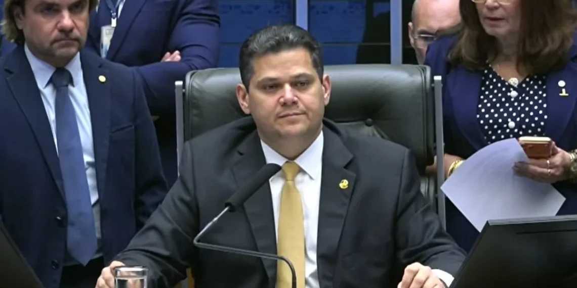 Alcolumbre pauta PEC da Segurança e reabre debate sobre maioridade penal
