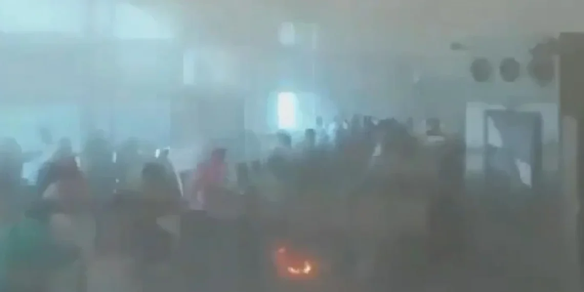 Imagens mostram momento em que míssil atinge aeroporto da Arábia Saudita. Veja vídeo