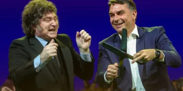 MRE convoca encarregada argentina para explicar apoio de Milei a Flávio