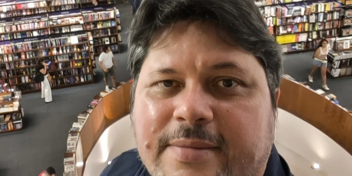 Governo da Argentina deporta jornalista brasileiro crítico de Javier Milei