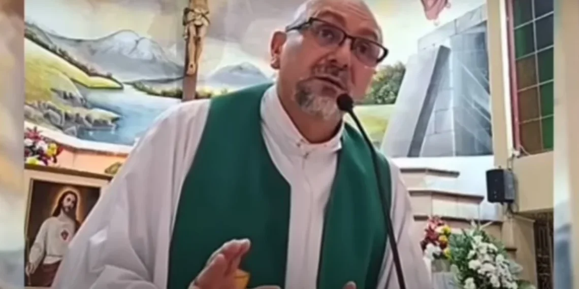 Padre refletiu antes de cruz cair sobre ele no Equador: “Todos morreremos”. Veja vídeo