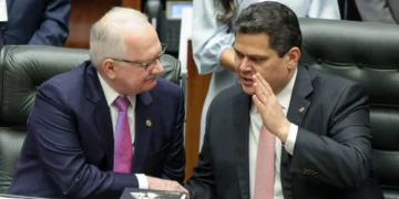 Por reeleição, Alcolumbre acena para PEC que limita mandatos no STF
