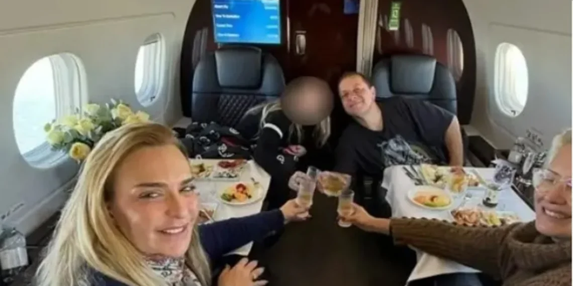 Lulinha aparece em foto com Roberta Luchsinger em jatinho de US$ 20 milhões